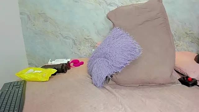 jones maddy  online show from 01.24.25