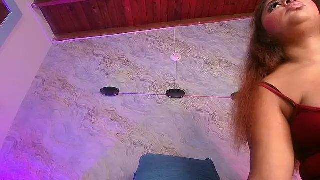 jones maddy  online show from 11.05.25