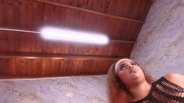 jones maddy  online show from 11.07.25