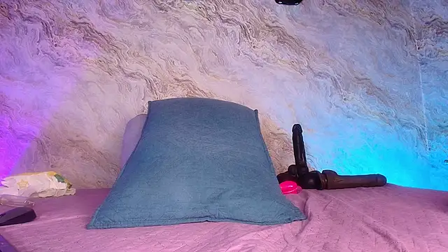 jones maddy  online show from 11.15.25