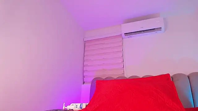 jones maddy  online show from 11.22.25