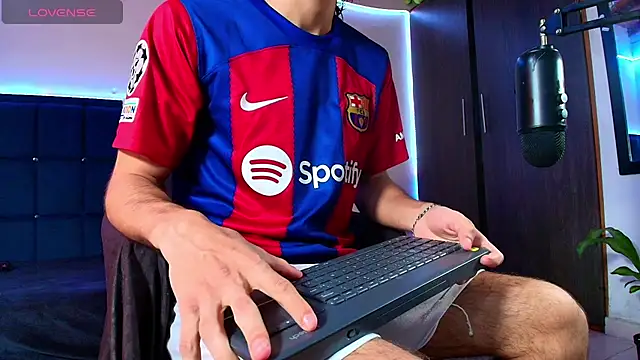 kuzzcoo online show from 09.28.25