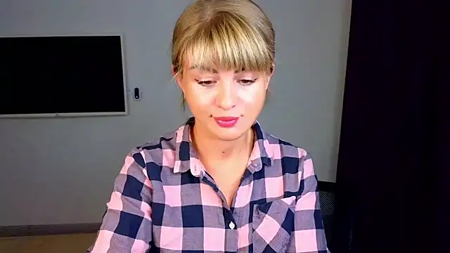 Snapshot of _comefeelme_ chatting on 10.08.25 comefeelme online show from 10.08.25