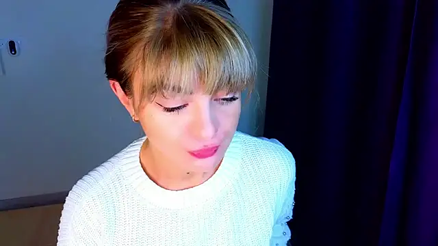 Snapshot of _comefeelme_ chatting on 10.22.25 comefeelme online show from 10.22.25