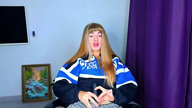 Snapshot of _comefeelme_ chatting on 10.27.25 comefeelme online show from 10.27.25