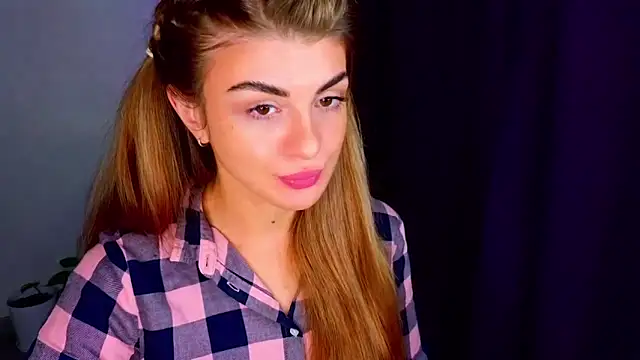 Snapshot of _comefeelme_ chatting on 11.05.25 comefeelme online show from 11.05.25