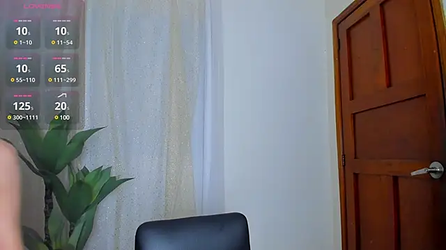 Snapshot of NahiaFox chatting on 03.12.25 NahiaFox online show from 03.12.25