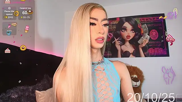 Snapshot of NahiaFox chatting on 10.20.25 NahiaFox online show from 10.20.25
