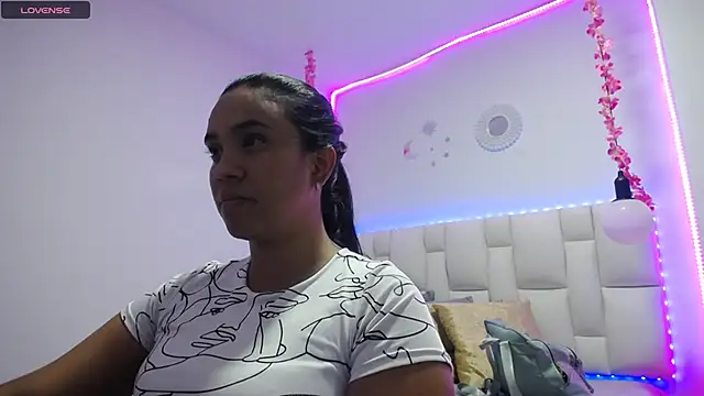 Snapshot of tiffany__pink chatting on 01.15.25 tiffany pink online show from 01.15.25