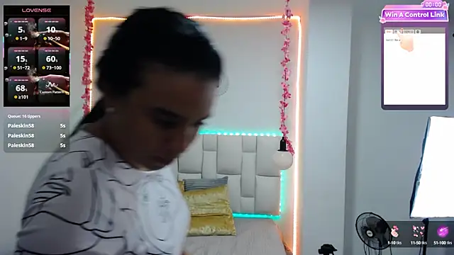 Snapshot of tiffany__pink chatting on 01.19.25 tiffany pink online show from 01.19.25