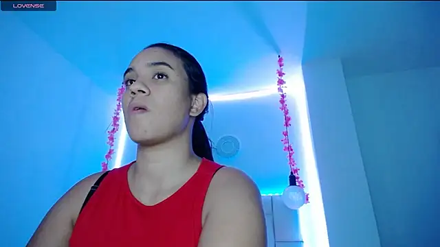 Snapshot of tiffany__pink chatting on 02.04.25 tiffany pink online show from 02.04.25