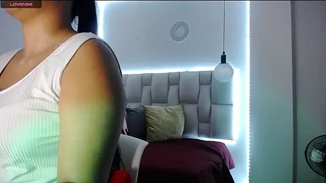 Snapshot of tiffany__pink chatting on 02.11.25 tiffany pink online show from 02.11.25