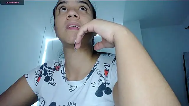 Snapshot of tiffany__pink chatting on 02.19.25 tiffany pink online show from 02.19.25