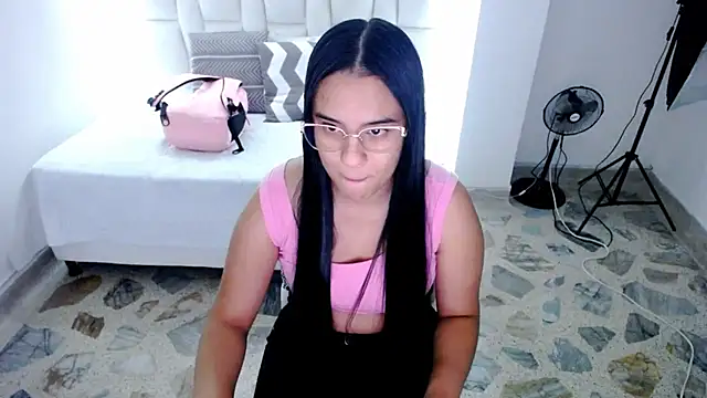 Snapshot of tiffany__pink chatting on 03.19.25 tiffany pink online show from 03.19.25