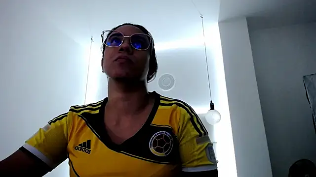 Snapshot of tiffany__pink chatting on 03.20.25 tiffany pink online show from 03.20.25