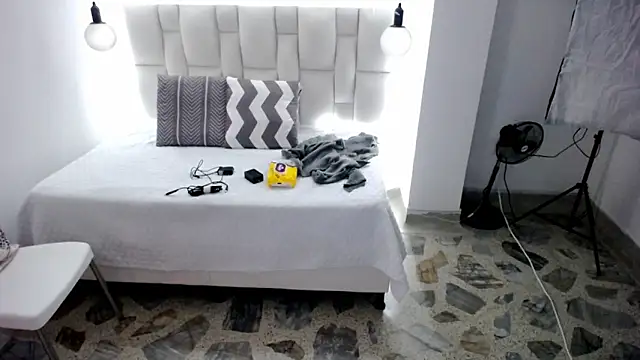 Snapshot of tiffany__pink chatting on 03.21.25 tiffany pink online show from 03.21.25