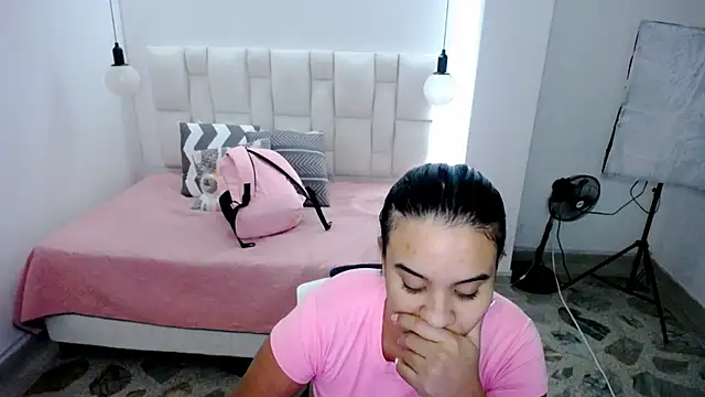 Snapshot of tiffany__pink chatting on 03.22.25 tiffany pink online show from 03.22.25