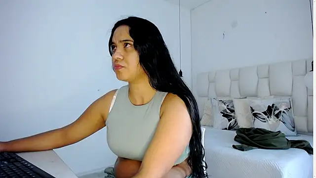 Snapshot of tiffany__pink chatting on 10.11.25 tiffany pink online show from 10.11.25