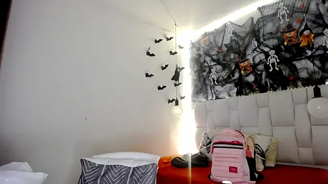 Snapshot of tiffany__pink chatting on 10.22.25 tiffany pink online show from 10.22.25