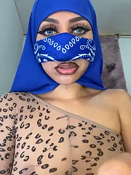 Snapshot of _alabina_ chatting on 10.18.25 alabina online show from 10.18.25