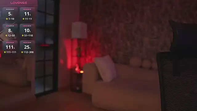 Snapshot of HannahW_ chatting on 10.02.25 HannahW online show from 10.02.25