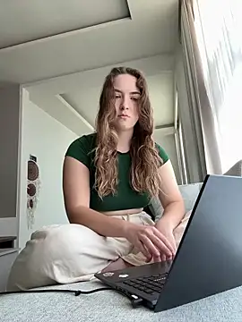 Snapshot of Nura_n_Sarah chatting on 09.25.25 Nura n Sarah online show from 09.25.25