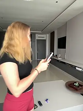 Snapshot of Nura_n_Sarah chatting on 09.27.25 Nura n Sarah online show from 09.27.25