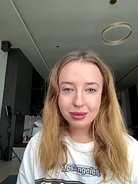 Snapshot of Nura_n_Sarah chatting on 09.28.25 Nura n Sarah online show from 09.28.25