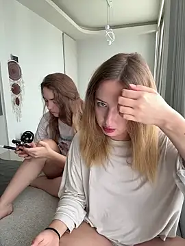 Snapshot of Nura_n_Sarah chatting on 10.05.25 Nura n Sarah online show from 10.05.25