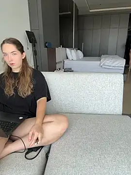 Snapshot of Nura_n_Sarah chatting on 10.10.25 Nura n Sarah online show from 10.10.25