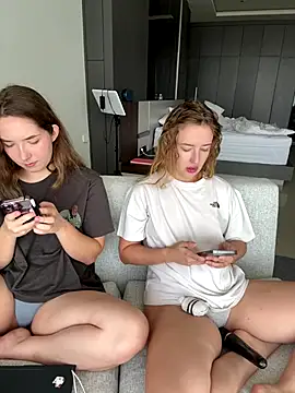 Snapshot of Nura_n_Sarah chatting on 10.22.25 Nura n Sarah online show from 10.22.25