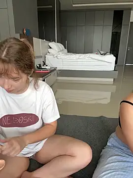 Snapshot of Nura_n_Sarah chatting on 11.08.25 Nura n Sarah online show from 11.08.25