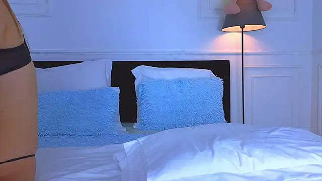 Snapshot of NicoleMarani chatting on 12.20.24 NicoleMarani online show from 12.20.24