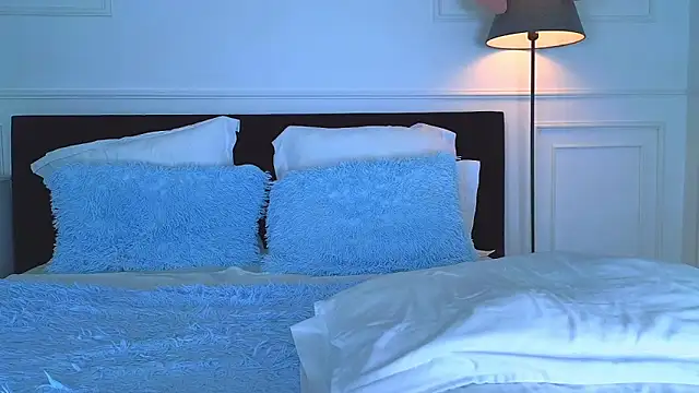 Snapshot of NicoleMarani chatting on 02.19.25 NicoleMarani online show from 02.19.25