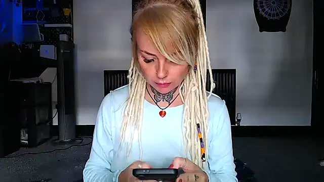 Snapshot of pixiedreadx chatting on 10.11.25 pixiedreadx online show from 10.11.25