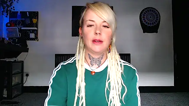 Snapshot of pixiedreadx chatting on 10.24.25 pixiedreadx online show from 10.24.25