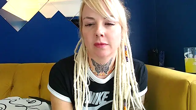 Snapshot of pixiedreadx chatting on 11.05.25 pixiedreadx online show from 11.05.25