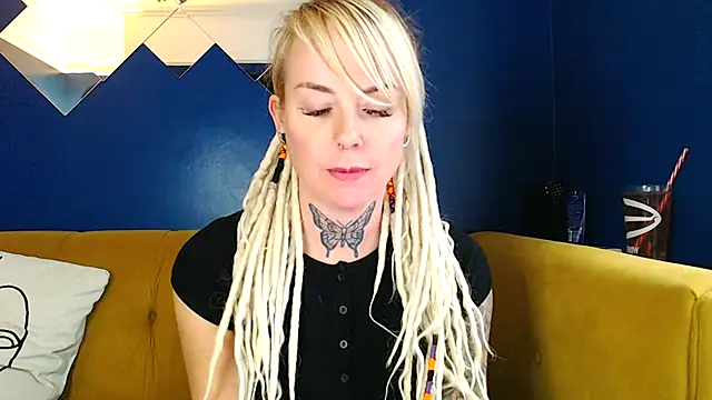 Snapshot of pixiedreadx chatting on 11.07.25 pixiedreadx online show from 11.07.25