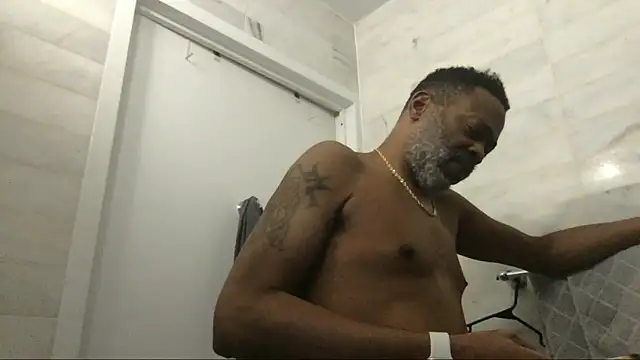 Snapshot of theblacklordmaster chatting on 01.09.25 theblacklordmaster online show from 01.09.25