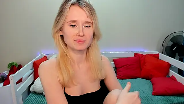 Snapshot of _adel_brooks_ chatting on 01.06.25 adel brooks online show from 01.06.25