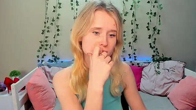 Snapshot of _adel_brooks_ chatting on 01.20.25 adel brooks online show from 01.20.25