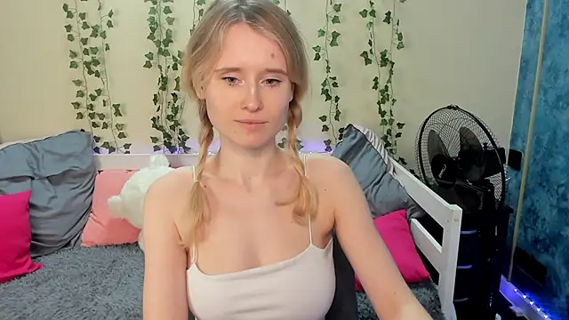 Snapshot of _adel_brooks_ chatting on 02.03.25 adel brooks online show from 02.03.25