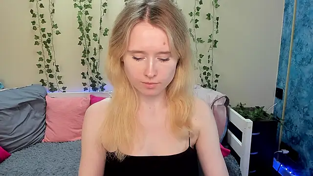 Snapshot of _adel_brooks_ chatting on 02.18.25 adel brooks online show from 02.18.25