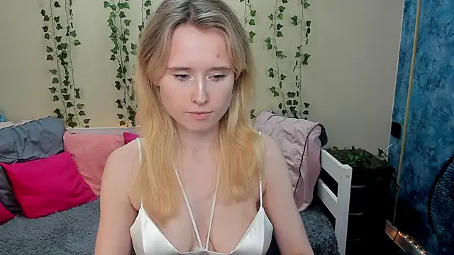 Snapshot of _adel_brooks_ chatting on 02.19.25 adel brooks online show from 02.19.25