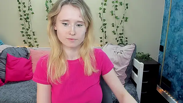 Snapshot of _adel_brooks_ chatting on 03.02.25 adel brooks online show from 03.02.25