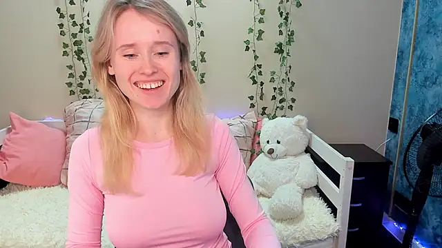 Snapshot of _adel_brooks_ chatting on 03.10.25 adel brooks online show from 03.10.25