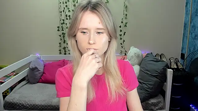 Snapshot of _adel_brooks_ chatting on 09.11.25 adel brooks online show from 09.11.25