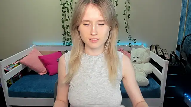 Snapshot of _adel_brooks_ chatting on 10.07.25 adel brooks online show from 10.07.25