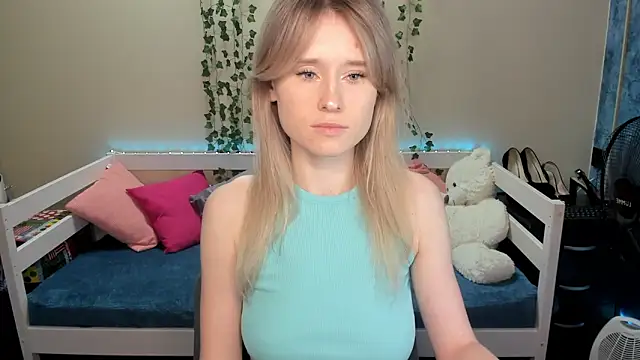 Snapshot of _adel_brooks_ chatting on 10.08.25 adel brooks online show from 10.08.25