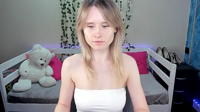 Snapshot of _adel_brooks_ chatting on 10.21.25 adel brooks online show from 10.21.25